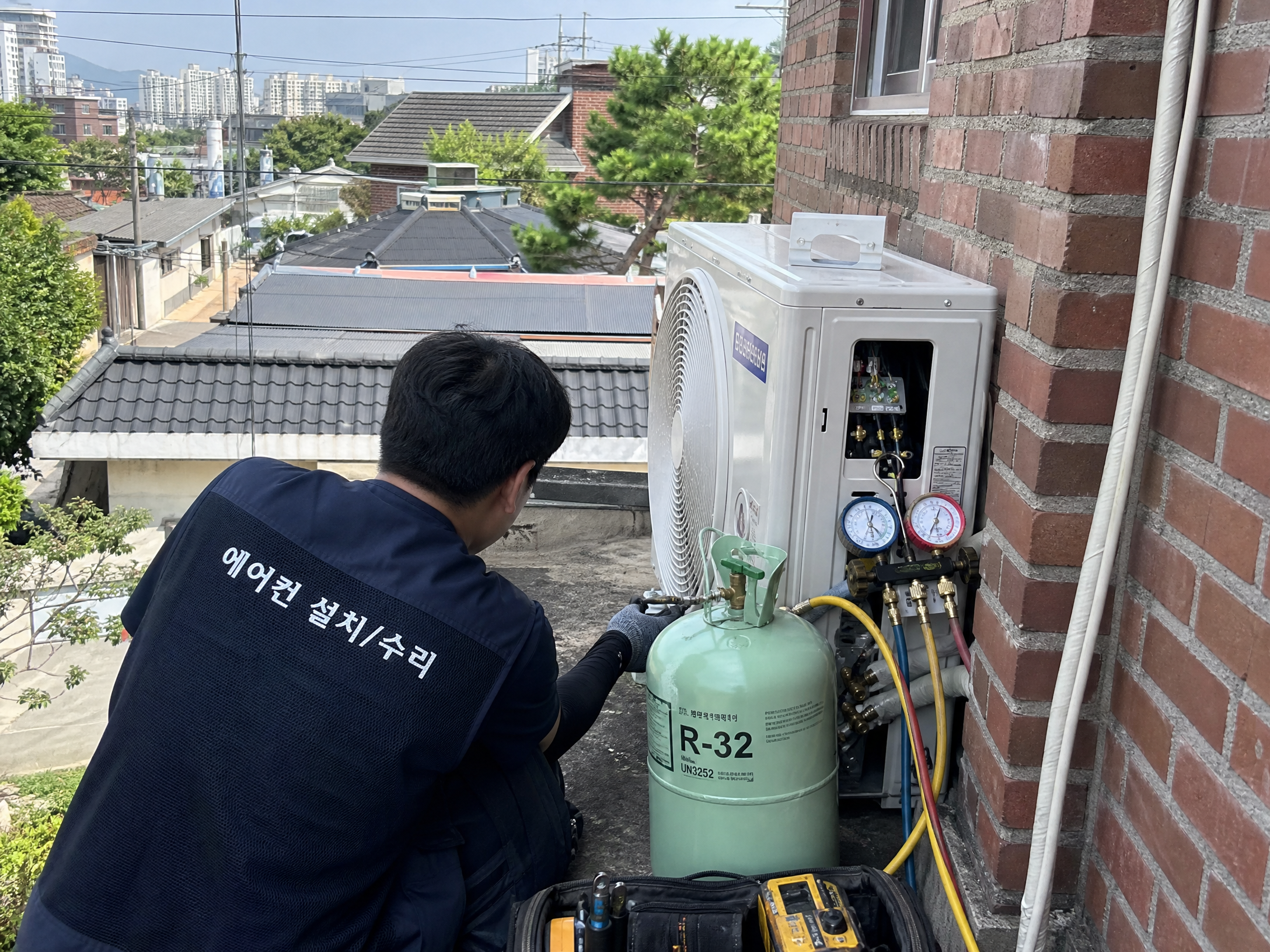 충남 에어컨 가스충전 작업 현장 4